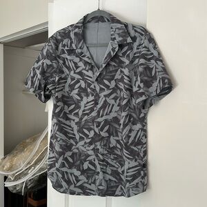 lululemon Men’s Airing Easy Short-Sleeve Shirt